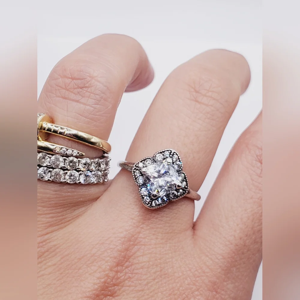 White Diamond Simulants 925 Sterling Silver Halo Milgrain Ring